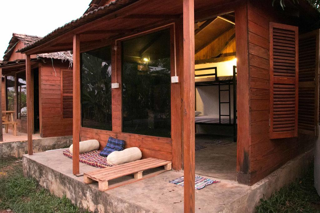 Wonderland Hostel Анжуна Экстерьер фото