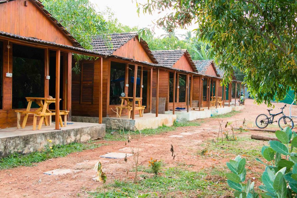 Wonderland Hostel Анжуна Экстерьер фото