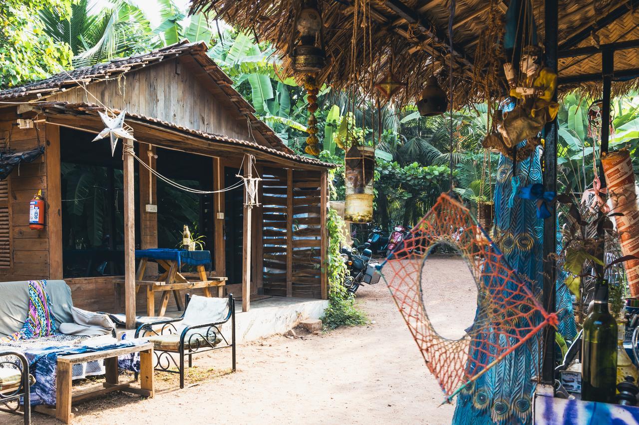 Wonderland Hostel Анжуна Экстерьер фото